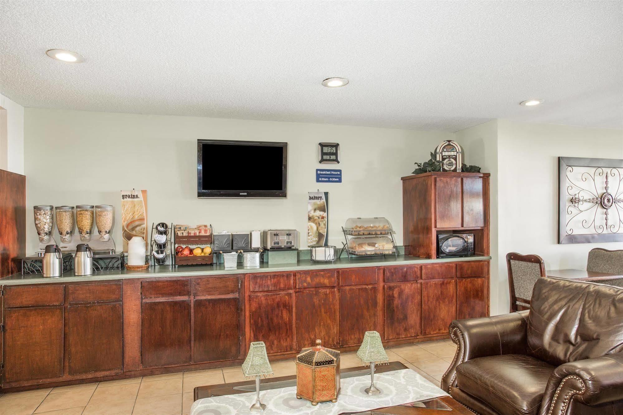Microtel Inn & Suites By Wyndham Tifton Extérieur photo